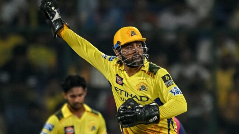IPL 2026: MS Dhoni Lucknow Super Giants match se bahar, CSK fans mayoos