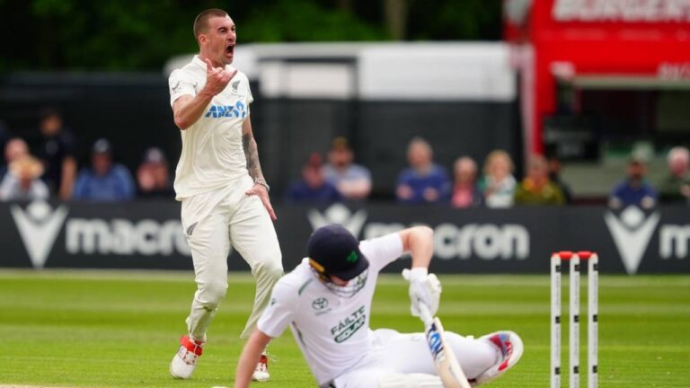 Tickner five-for wraps up innings win for New Zealand – نیوزی لینڈ کی آئرلینڈ کے خلاف اننگز سے شاندار فتح: ٹکنر کی پانچ وکٹیں