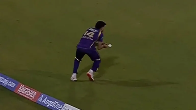 RCB بمقابلہ KKR: ویبھو اروڑا کا آسان کیچ ڈراپ، دیودت پڈیکل کو زندگی مل گئی