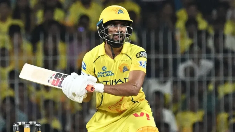 رُتوراج گائیکواڈ کی سست بیٹنگ پر شائقین کا غصہ، CSK کپتان تنقید کی زد میں